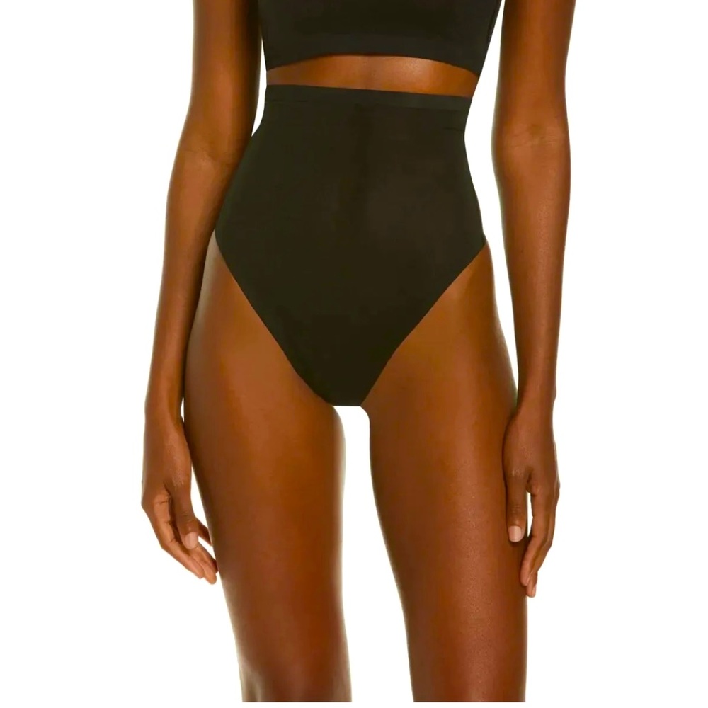 NWT SKIMS MESH POWER SHAPING THONG